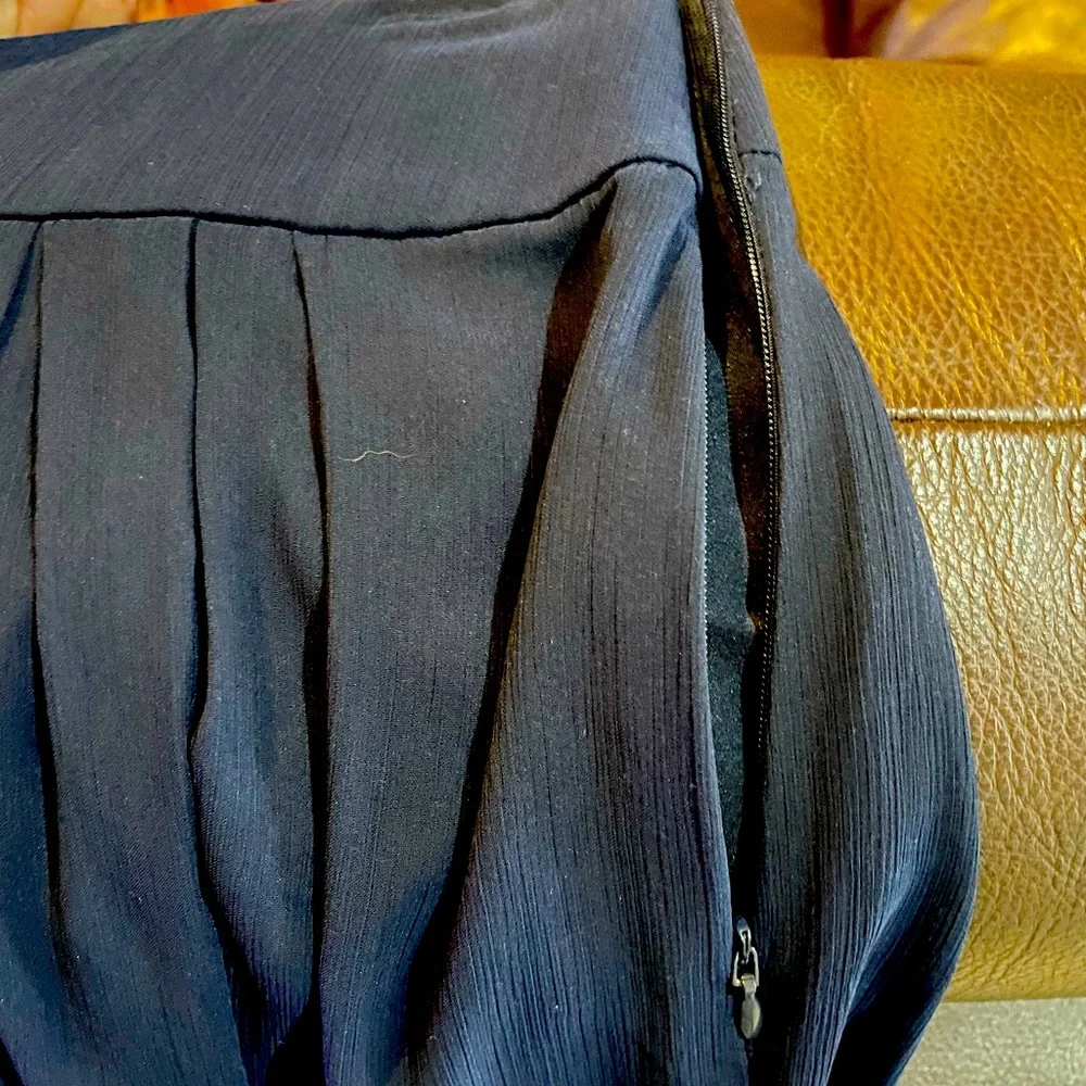 White House Black Market skirt. - Picture 4 of 4